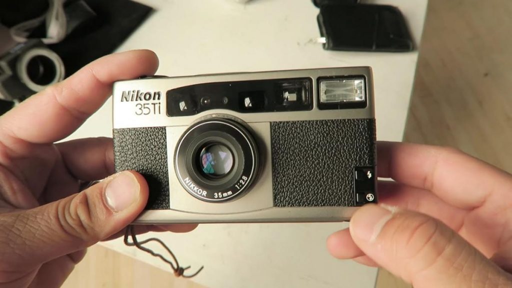 Nikon รุ่น “35Ti”
