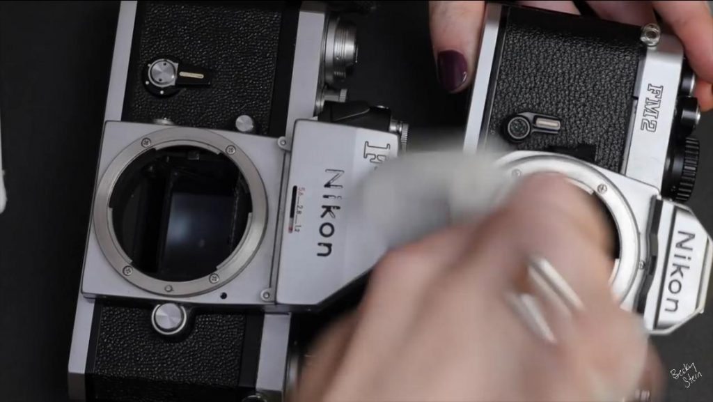 วิธีดูแลรักษากล้องฟิล์ม การทำความสะอาดตัวกล้อง